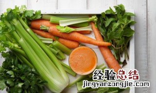 荷包蛋炒芹菜的做法 芹菜炒鸡蛋的做法步骤