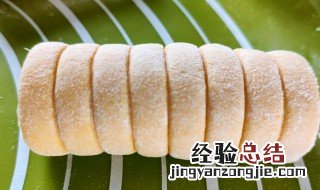 毛毛虫热狗花卷的做法 毛毛虫热狗花卷怎么做