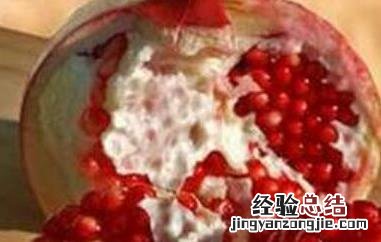 石榴皮煮水洗澡有什么好处 石榴皮煮水泡澡有何用处