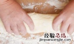 包饺子的皮用冷水还是热水 饺子皮用冷水还是热水和