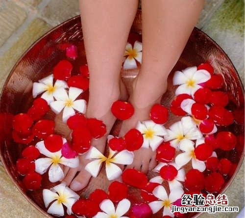 脚脱皮是什么原因 脚脱皮是什么原因造成的