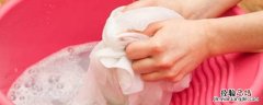 84泡黄的衣服怎么变白用柠檬水泡盐水行吧 84泡黄的衣服怎么变白