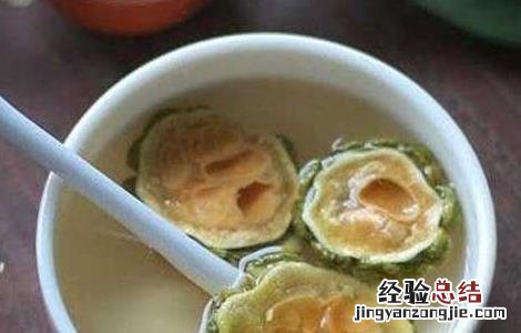 苦瓜干泡水喝的功效与作用 苦瓜干泡水喝的功效与作用是什么