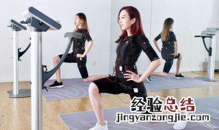 健身教练教学健身前如何热身才能避免受伤教学 做健身教练怎么热身才能不受伤