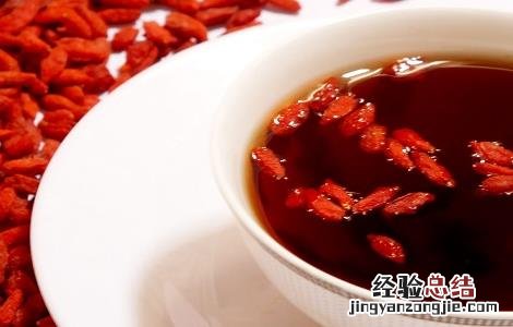 人参枸杞泡酒喝的功效及禁忌是什么 人参枸杞泡酒喝的功效及禁忌