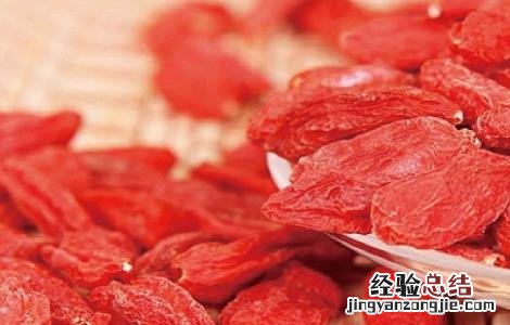 人参枸杞泡酒喝的功效及禁忌是什么 人参枸杞泡酒喝的功效及禁忌