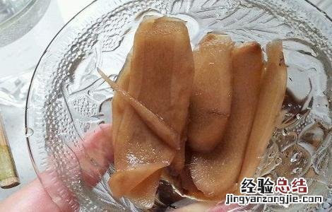 醋泡姜泡水喝的功效与作用 醋泡姜泡水喝的功效与作用是什么