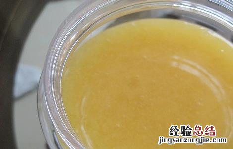土蜂蜜泡水喝的功效与作用 土蜂蜜泡水有什么功效