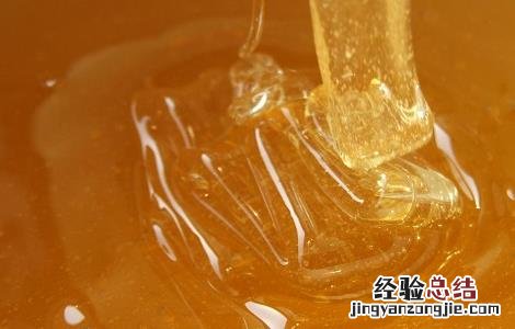 土蜂蜜泡水喝的功效与作用 土蜂蜜泡水有什么功效
