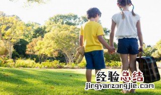 描述小朋友户外活动的句子 描述小朋友户外活动的句子精选