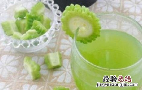 苦瓜泡水喝的功效与作用 苦瓜泡水喝的功效与作用禁忌