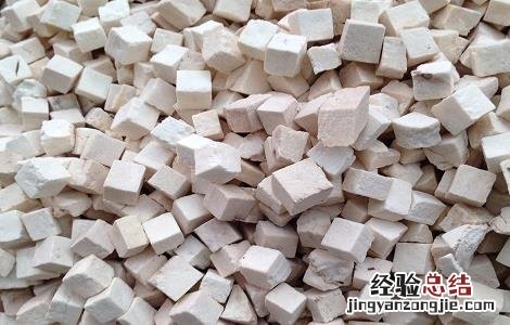 茯苓泡水喝的功效和禁忌 茯苓泡水喝的功效和禁忌是什么