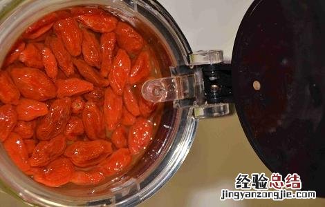 枸杞泡水喝的功效与作用 枸杞红枣泡水喝的功效与作用