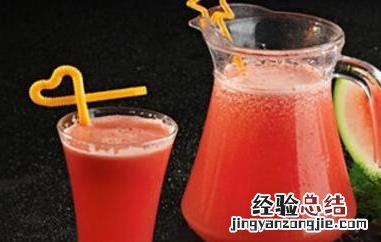 西瓜汁的功效与作用 西瓜汁的功效与作用及禁忌