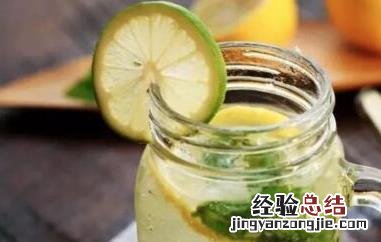 鲜榨柠檬汁的功效与作用 柠檬汁的功效与作用