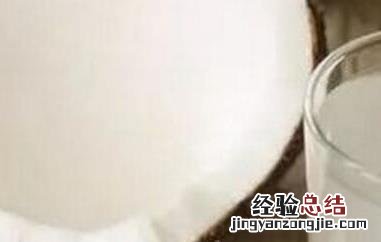 女人喝椰子水的功效与坏处 女人每天喝椰子水的坏处