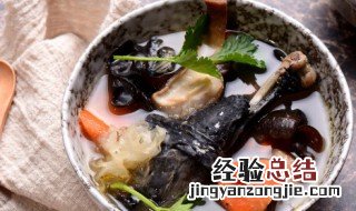 煮鸡汤放草果还是八角 煲鸡汤可以放草果和八角吗