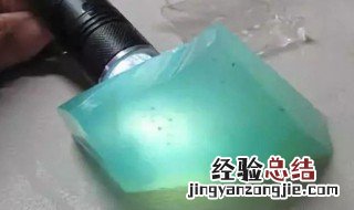 黄龙玉与翡翠的区别 黄龙玉与翡翠的区别分析