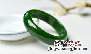 怎么分辨翡翠玉镯的真假 怎么辨别翡翠玉镯的真假