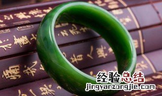 怎么挑翡翠手镯颜色 哪个颜色好看 翡翠手镯怎么选颜色
