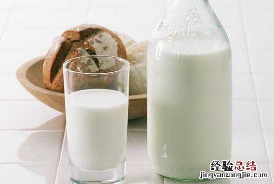 成年后每天喝牛奶有什么用吗 成年后喝纯牛奶有好处吗