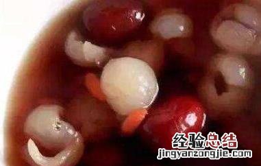 红枣花生泡水喝的功效与作用及禁忌 红枣花生泡水喝的功效与作用