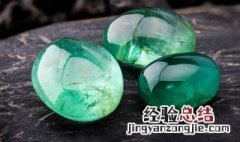 鉴别翡翠用什么灯 翡翠灯光下怎么分好坏