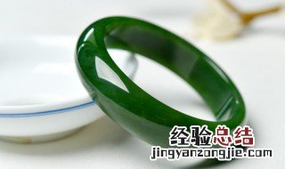 翡翠手镯怎么看注胶了 翡翠手镯注胶怎么能看出来