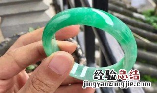 翡翠贵妃手镯的寓意 翡翠贵妃手镯有如下寓意