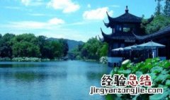 水光潋滟晴方好山色空蒙雨亦奇的意思 这句话出自何处