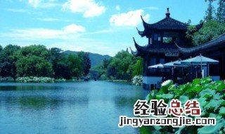 水光潋滟晴方好山色空蒙雨亦奇的意思 这句话出自何处