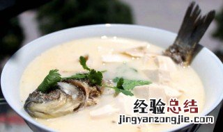 豆腐粑煮鲫鱼怎么做的 豆腐粑煮鲫鱼怎么做