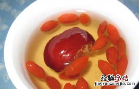 红枣枸杞泡水喝的功效 红枣枸杞泡水喝的功效和作用
