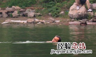野泳时如何在深水处浮起来 野泳的话这些尤其要注意