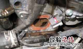 汽车从废气管喷机油是怎么回事? 汽车发动机废气管喷机油是什么原因