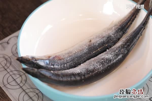 香煎秋刀鱼 香煎秋刀鱼图片大全