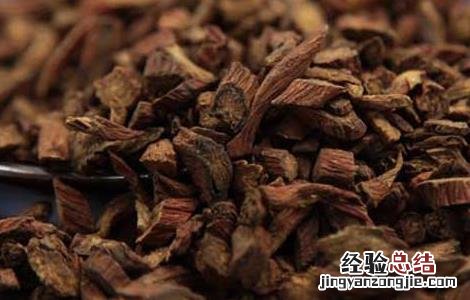 丹参泡水喝的功效与作用禁忌 丹参泡水喝的功效