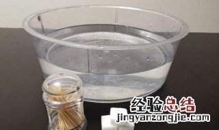 为什么放在水里牙签会移动一点 为什么放在水里牙签会移动