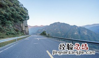 江作青罗带山如碧玉簪描写的是哪处风景