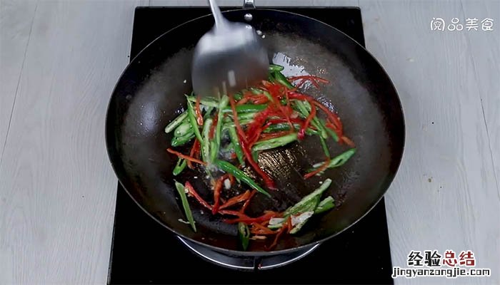 尖椒炒土豆丝的做法家常 尖椒炒土豆丝的做法