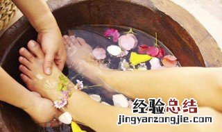 女人用盐泡脚有什么好处与坏处 女人用盐泡脚有什么好处