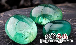 怎样分辨翡翠玉的真假 分辨翡翠玉的真假的方法