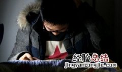 在什么旁边用英语怎么说 在什么旁边用英语如何说