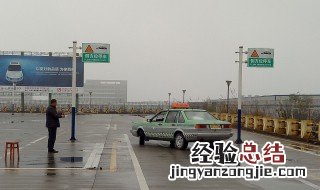 侧方位停车怎么看和前车45度夹角 侧方位停车看夹角怎么看