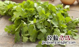 白天吃香菜会变黑吗 吃香菜会变黑吗