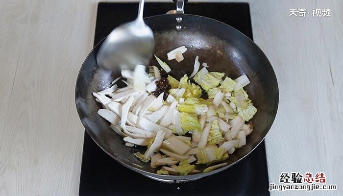 杏鲍菇烩圆白菜的做法 杏鲍菇烩圆白菜的做法大全