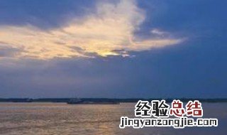 月出于东山之上徘徊于斗牛之间是什么意思 诗词解释