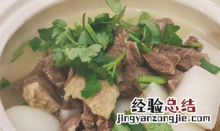 牛肉炖萝卜里还需要放什么 萝卜炖牛肉该怎么炖呢,放点什么好