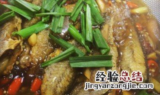 蒜叶焖鱼的做法 蒜苗焖鱼肉怎么做好吃
