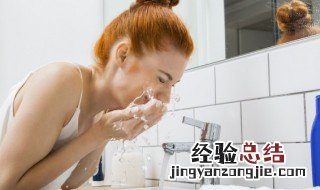 洗面奶打成泡沫效果好还是直接洗效果好